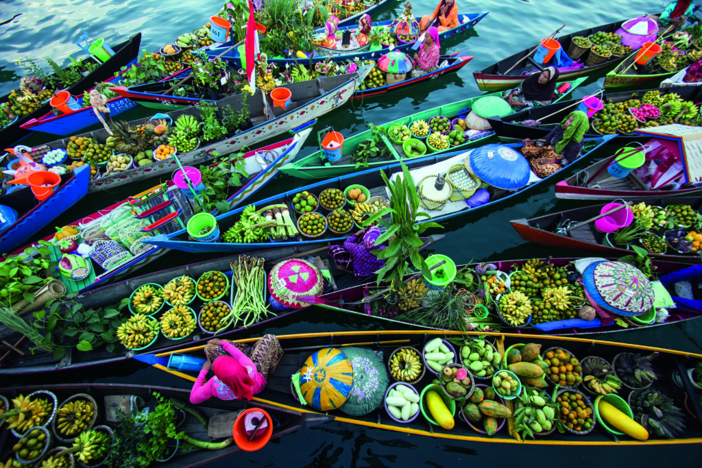 Banjarmassin Floating Market by Fauzan Maududdin