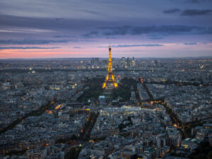 Eiffelturm in Paris zum Sonnenuntergang