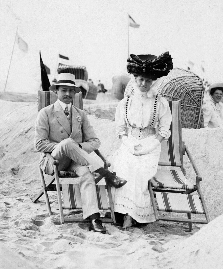 Paar am Strand by pa picture alliance