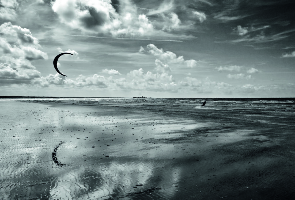 Blue Kiting by Leon, 1x.com