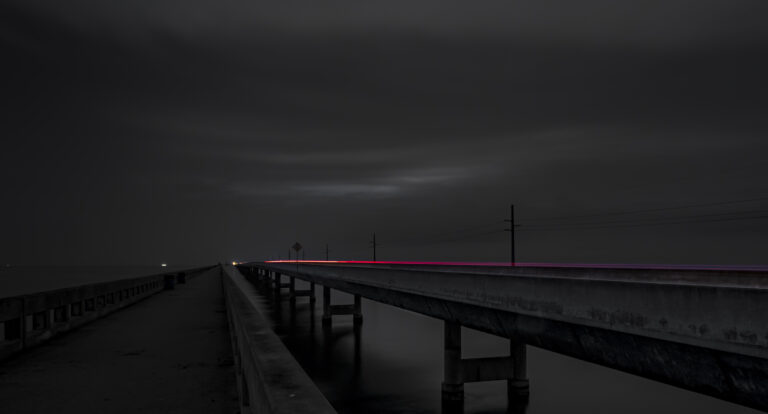 Die berühmte 7-Mile-Bridge in einer langzeitbelichtung am Motgen