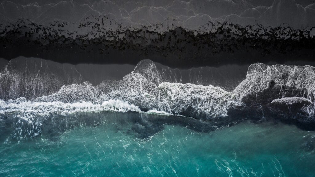 Black Beach by Marcus Hennen, 1x.com